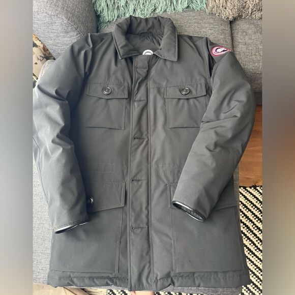 Canada Goose Banff Parka Size Medium - Picture 15 of 16